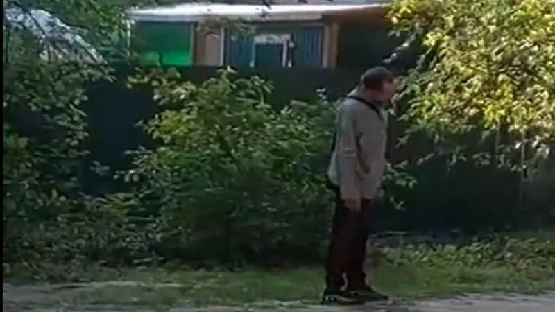 Зомби в городе: жители встретили подозрительного мужчину в Балашихе