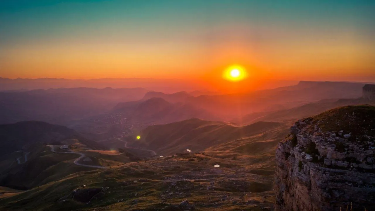 «Очень крупный двойной взрыв»: ученые пытаются разгадать природу мощного выброса энергии на Солнце в ночь на 24 января