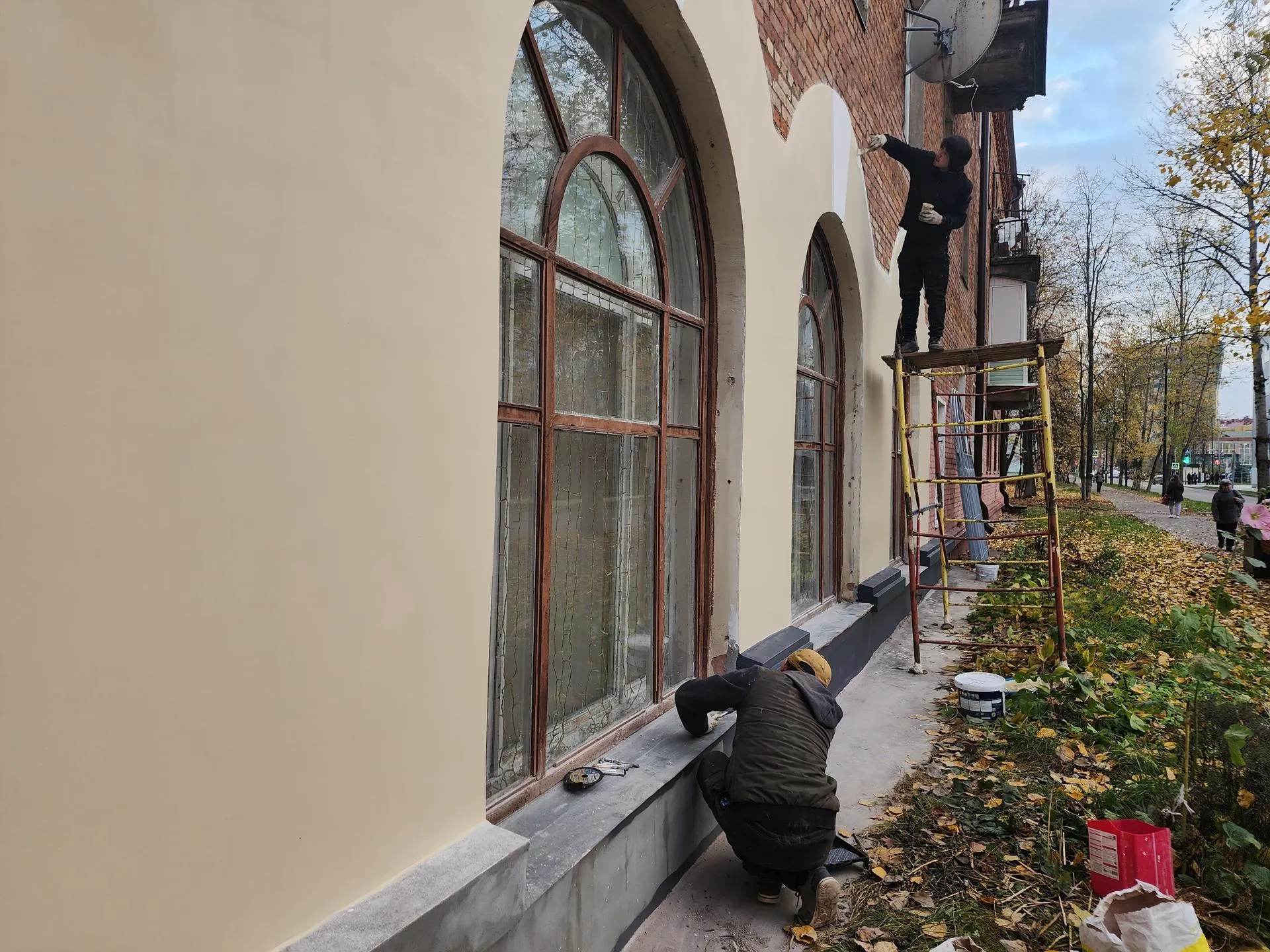 Окна фрязинского культурного центра. Фото: Наталья Дорошева