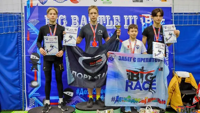 Реутовчане Прохор Ханонин (первый слева) и Олег Прокудин (второй справа) на награждении в формате Skills
Фото: Кирилл Неумывакин