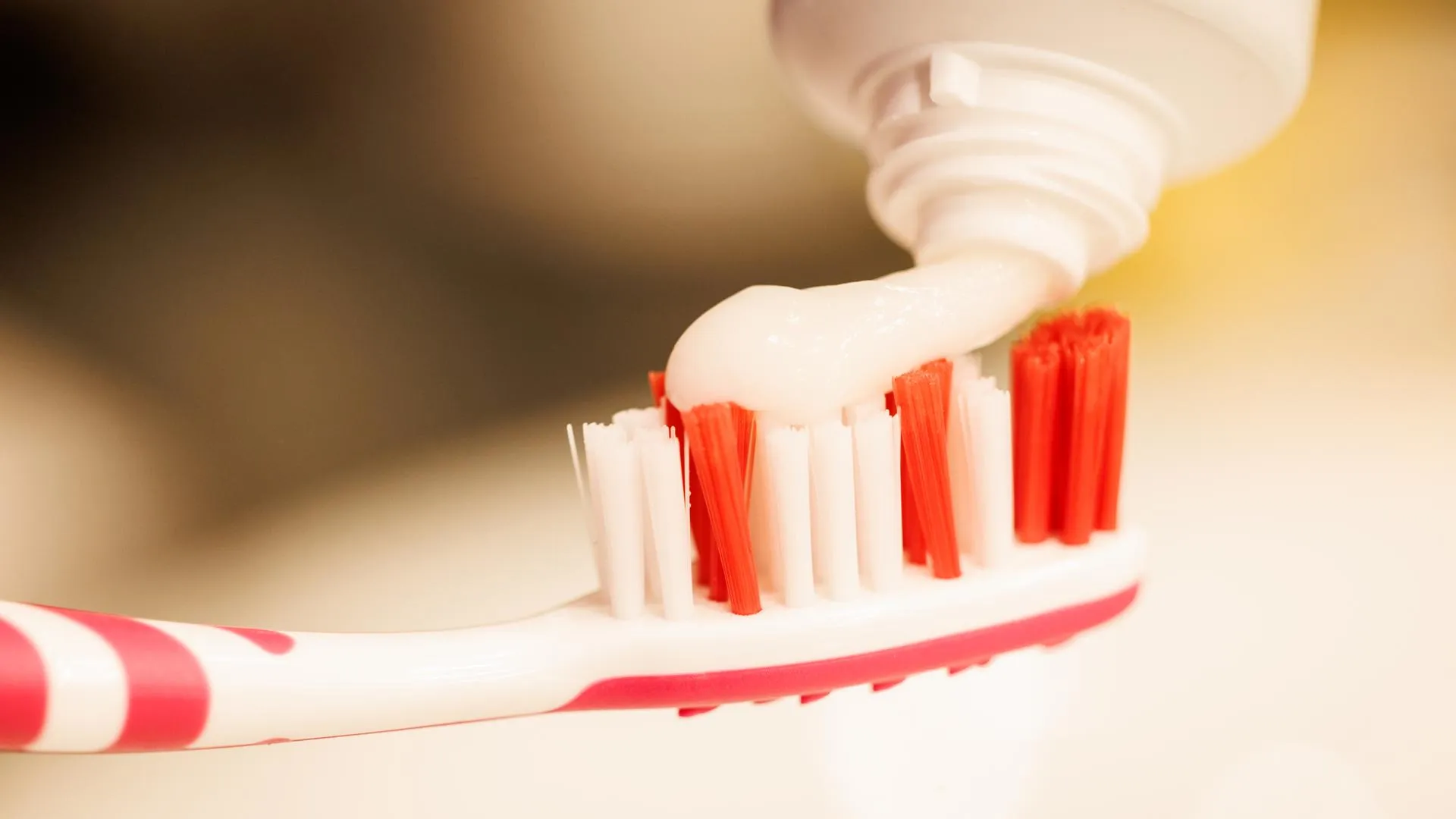Toothpaste Matthias Balk/dpa