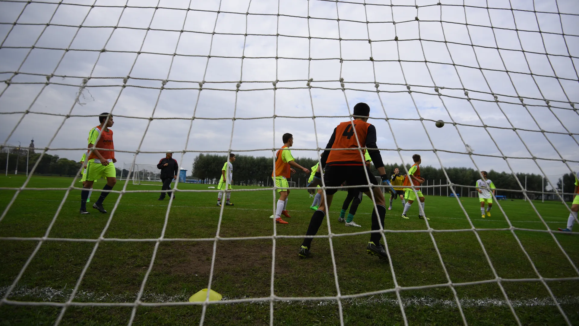 Торт в человеческий рост и фреска в переулке: как подмосковные Бронницы полюбили Месси и навсегда изменили свою историю