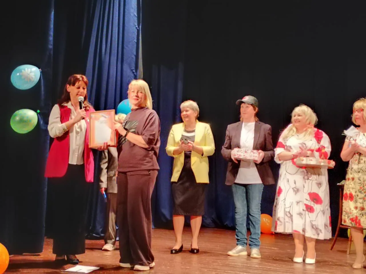 Коллектив выступил во главе с режиссером Мариной Ехвик/фото: Минсоцразвития МО