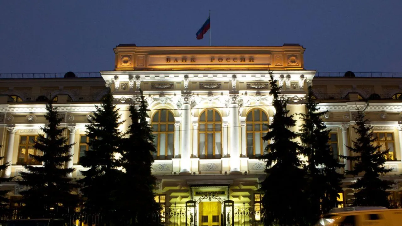 ЦБ продлил меры по ограничению доступа к наличной валюте на полгода