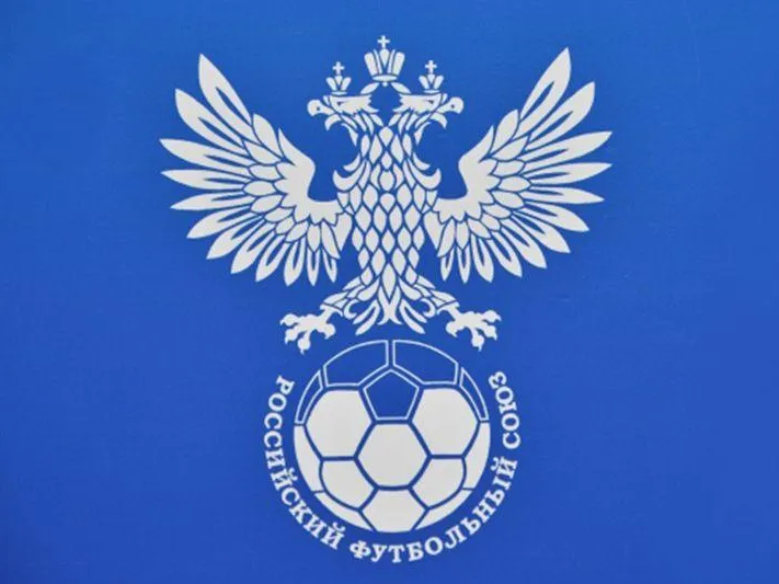 Футболист и судья доигрались, делая ставки на матчи