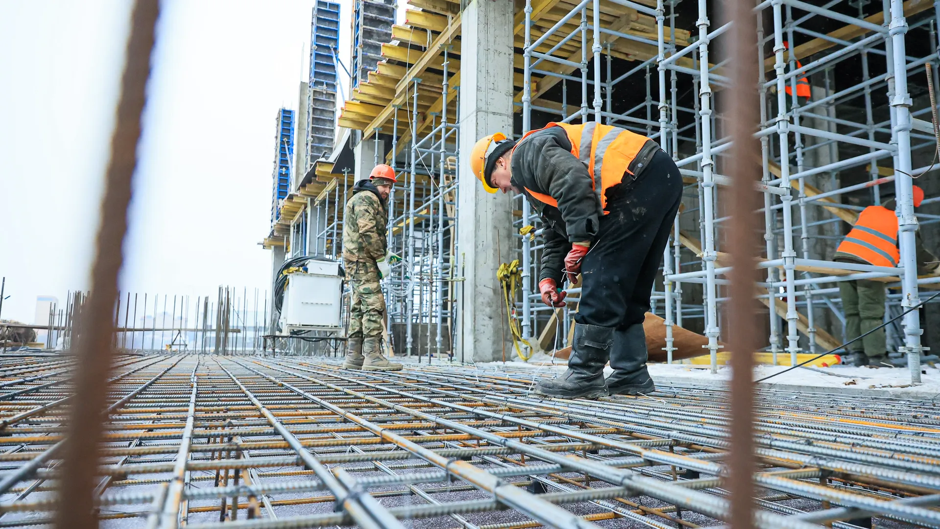 Посещение Губернатором Подмосковья стройплощадки Детской областной больницы в Красногорске