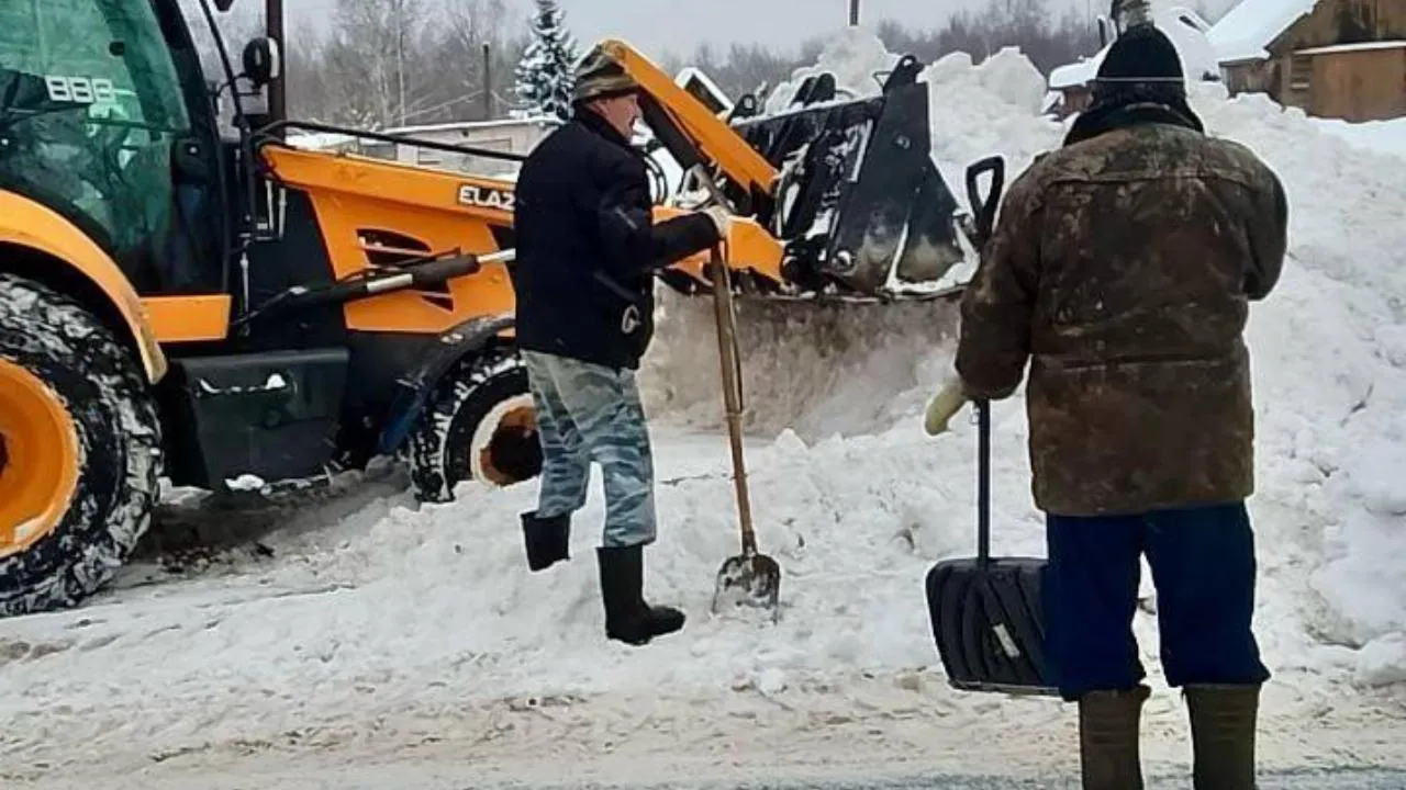 Специалисты Мособлводоканала проводят плановые работы по очистке колодцев и гидрантов от снега