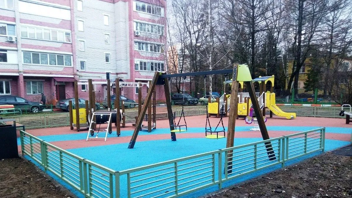 В Пушкинском округе привели в порядок еще несколько детских площадок