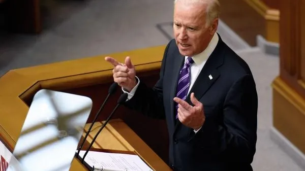 Байден обвинил Трампа в высокой смертности от коронавируса в США