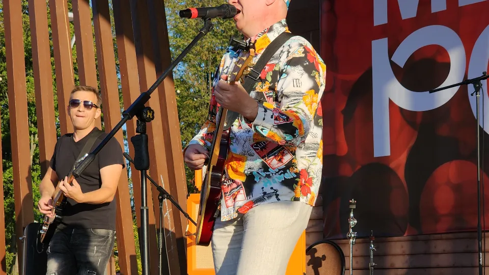 Фото: REGIONS/Нина Басистая. На фото: группа «Гавайцы»