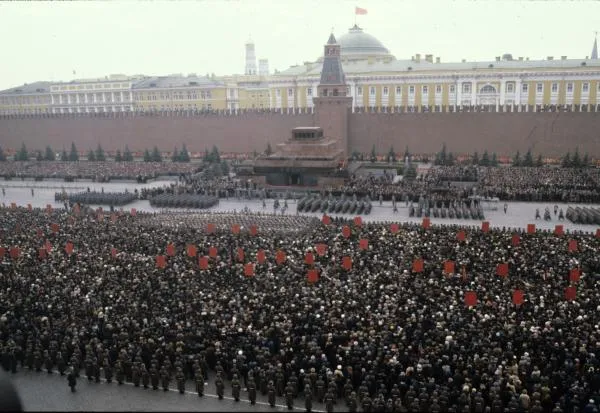Похороны Леонида Ильича Брежнева, 15 ноября 1982 года. Красная площадь заполнена народом
