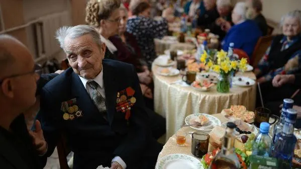 Около 700 ветеранов в области отметили 90-летие в июле