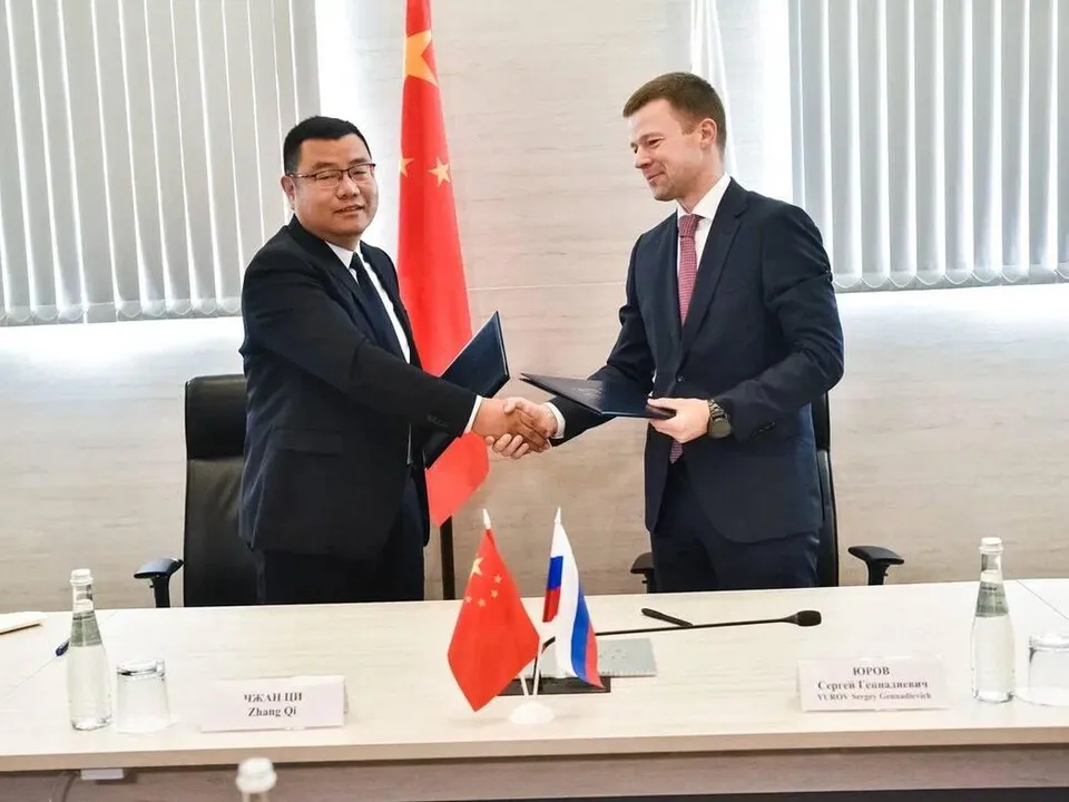 Гуань Чжан Ци и Сергей Юров. Фото: пресс-служба администрации г.о. Балашиха