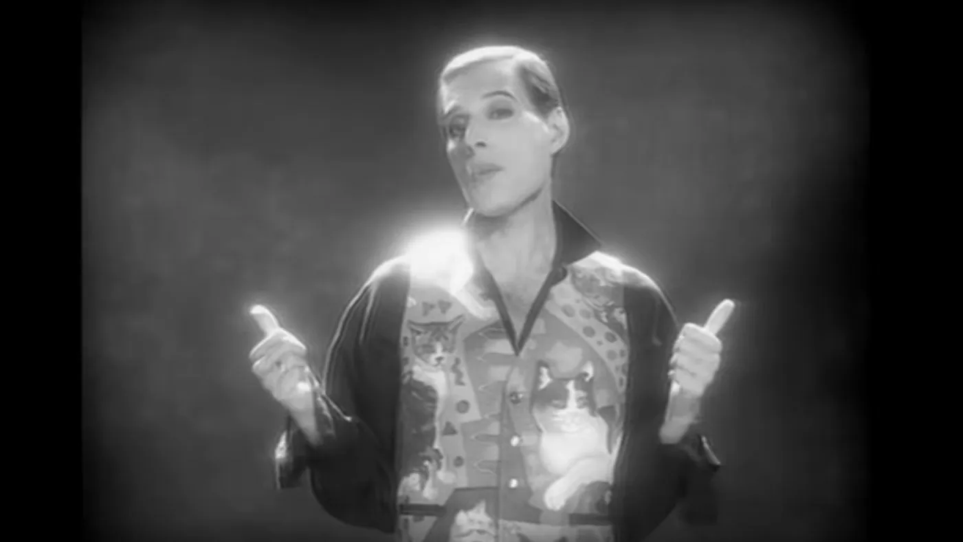 Queen «These Are The Days Of Our Lives» (Official Video)