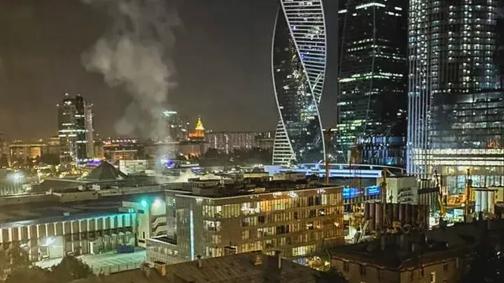 Звуки взрывов раздались в подмосковных Химках и в районе «Москва-Сити», возможна атака украинских дронов