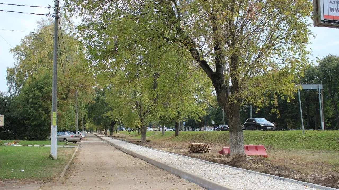 В подмосковной Коломне по просьбам жителей обустраивают тротуары
