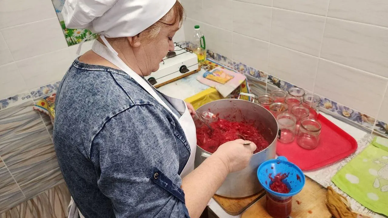 Из Можайска отправили более 300 литров домашнего борща и рассольника солдатам в зону СВО