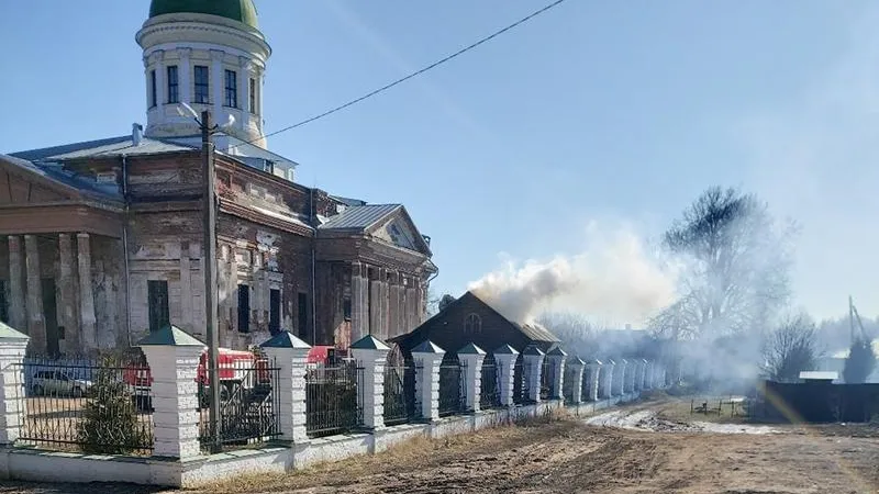 Бывшая воскресная школа сгорела в храме Троицы в Яхроме