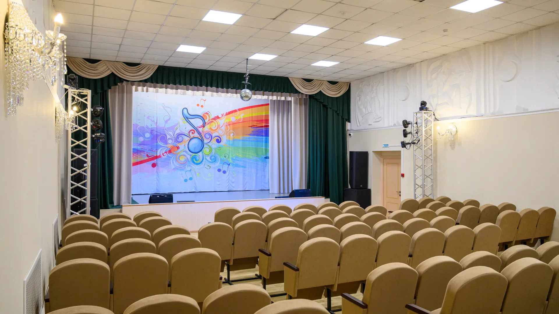 Концертный зал в Буньковском сельском культурно-спортивном комплексе п. Новостройка Богородского округа