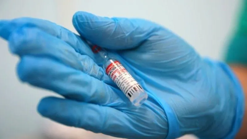 В центре им. Гамалеи поддержали решение Андрея Воробьева о третьей прививке