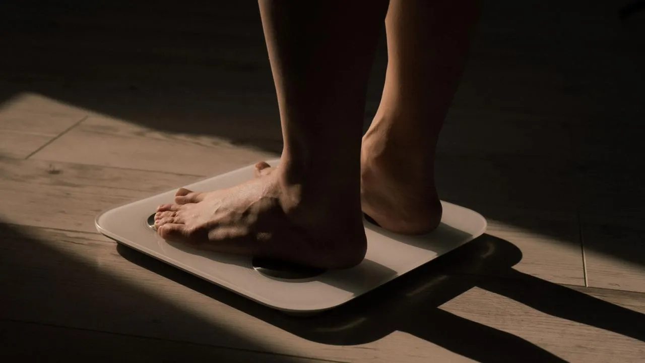 Китай заставит туристов вставать на весы: в отелях страны вводят заселение «по стройности»