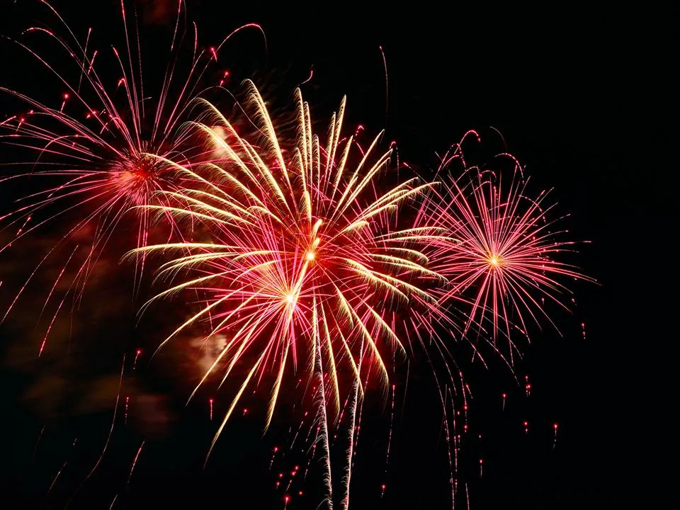 Новый год без салютов: где в Подмосковье запретили запуск фейерверков