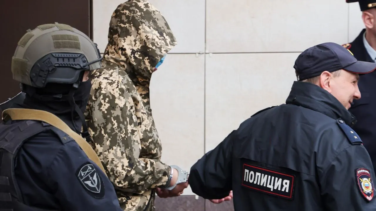 Суд рассмотрит продление ареста обвиняемому в покушении на писателя Захара Прилепина