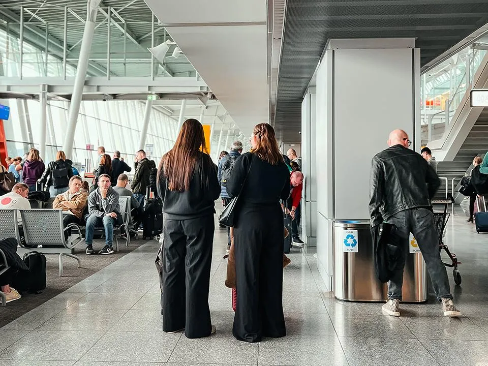 Пассажирка из Санкт-Петербурга сутки добиралась на операцию в Махачкалу: самолет сел во Владикавказе