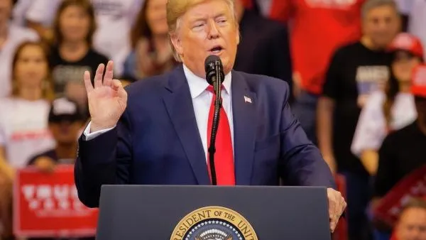 Трамп пообещал поделиться с РФ аппаратами ИВЛ, когда они у него появятся