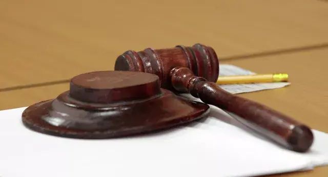 На Урале суд в закрытом режиме рассмотрит жалобу о ликвидации фонда Ройзмана
