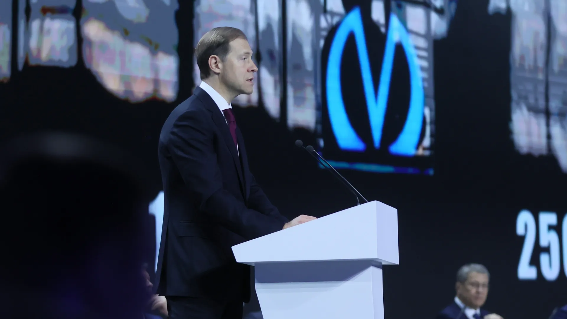 Мантуров дал поручения по дополнительной поддержке жителей Курской области