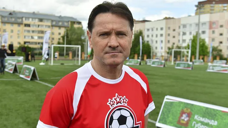 Дмитрий Аленичев: «Нас, бывших профессиональных футболистов, матчи «Выходи во двор» заряжают позитивными эмоциями» 