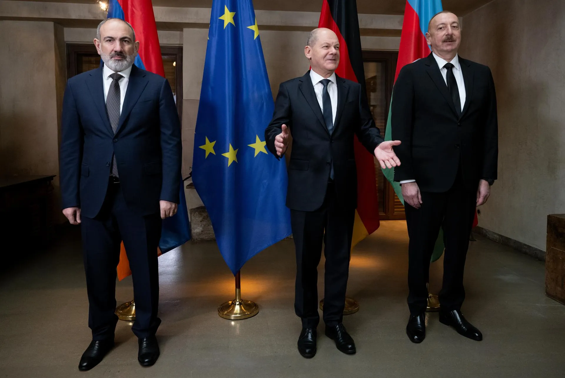 Никол Пашинян, канцлер ФРГ Олаф Шольц и президент Азербайджана Ильхам Алиев. Sven Hoppe/dpa
