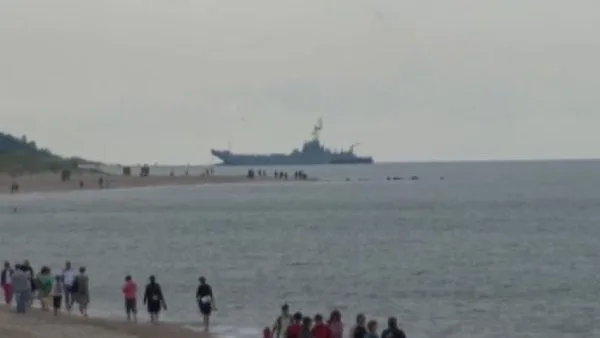 Натовские военные не заметили препятствие и повредили корабль