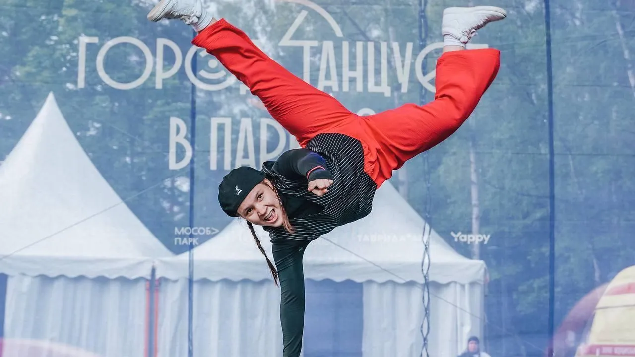 Почти 10 тыс. посетителей собрали концерты фестиваля «Город танцует в парках» в Подмосковье