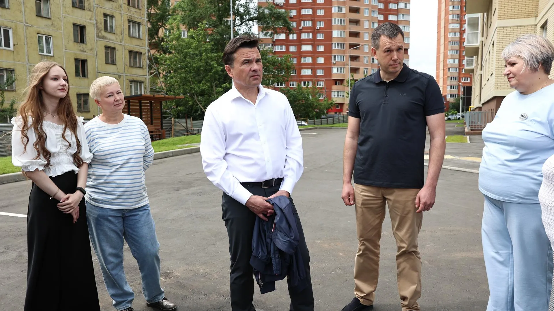 Андрей Воробьев пообщался с переселенцами из аварийного жилья в Лыткарино