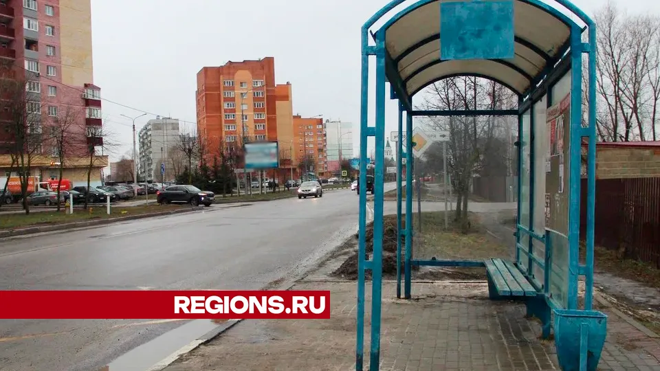 Сорванное расписание — далеко не самое серьезное, что вытворяют вандалы. Фото: REGIONS/Василий Тремасов