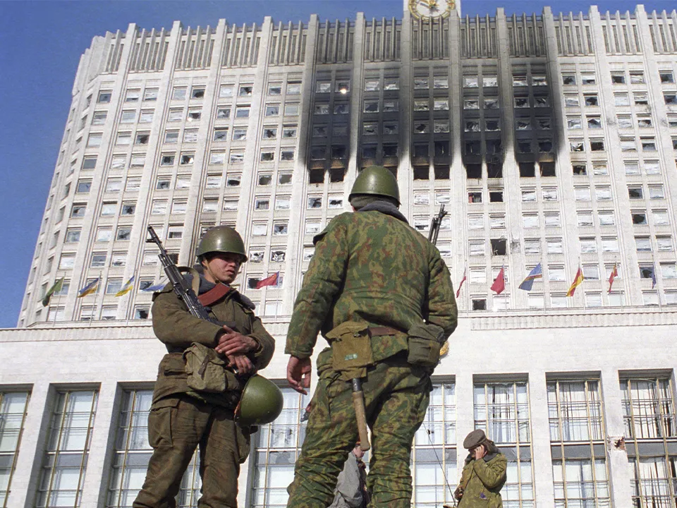 Уроки «черного октября» усвоены: политолог объяснил, почему штурм Белого дома не повторится