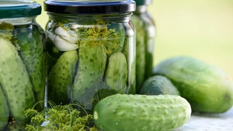 Соленые огурцы. Фото: pxhere.com
