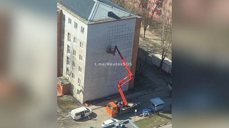 Патриотический мурал готовят на жилом доме в Реутове