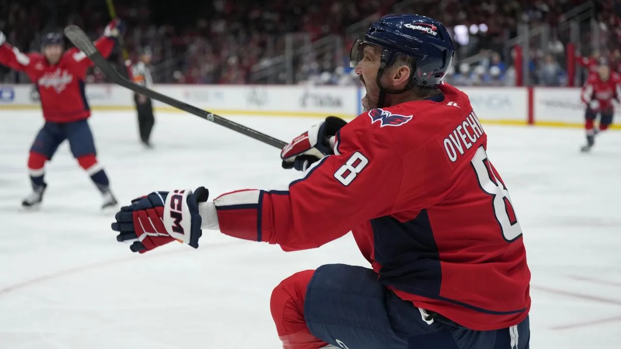 Овечкин забил 900-й гол в НХЛ: юбилейную шайбу чуть не украли