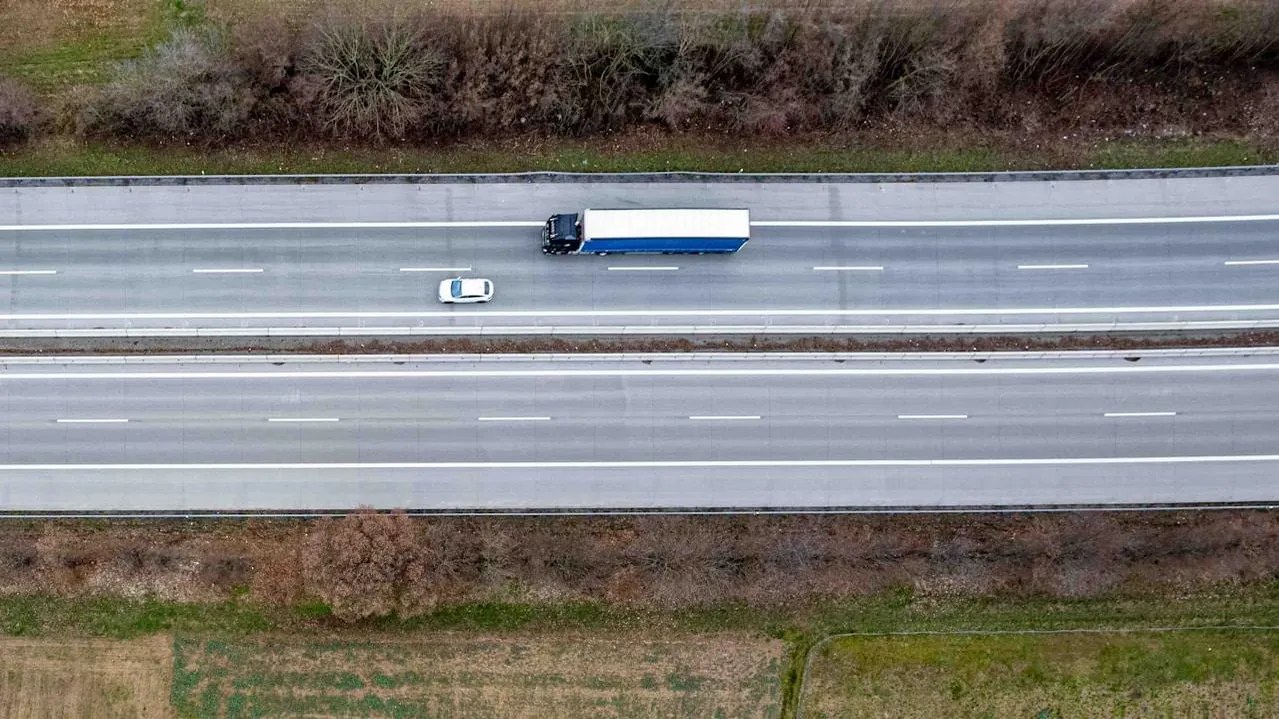 На автотрассе М-11 запущено движение полностью автономных грузовиков
