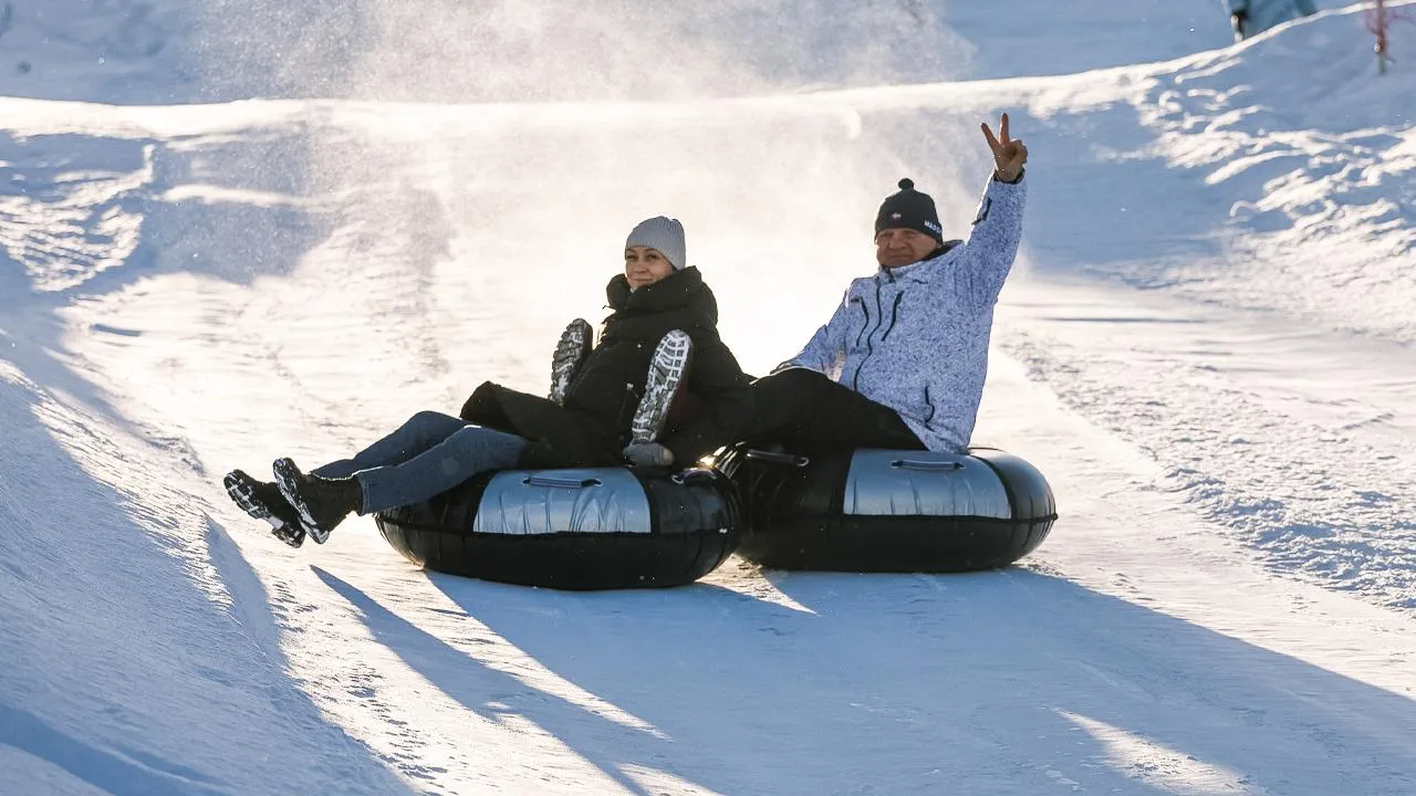 Топ-7 тюбинговых трасс Подмосковья: где покататься на «ватрушках» зимой 2025/26