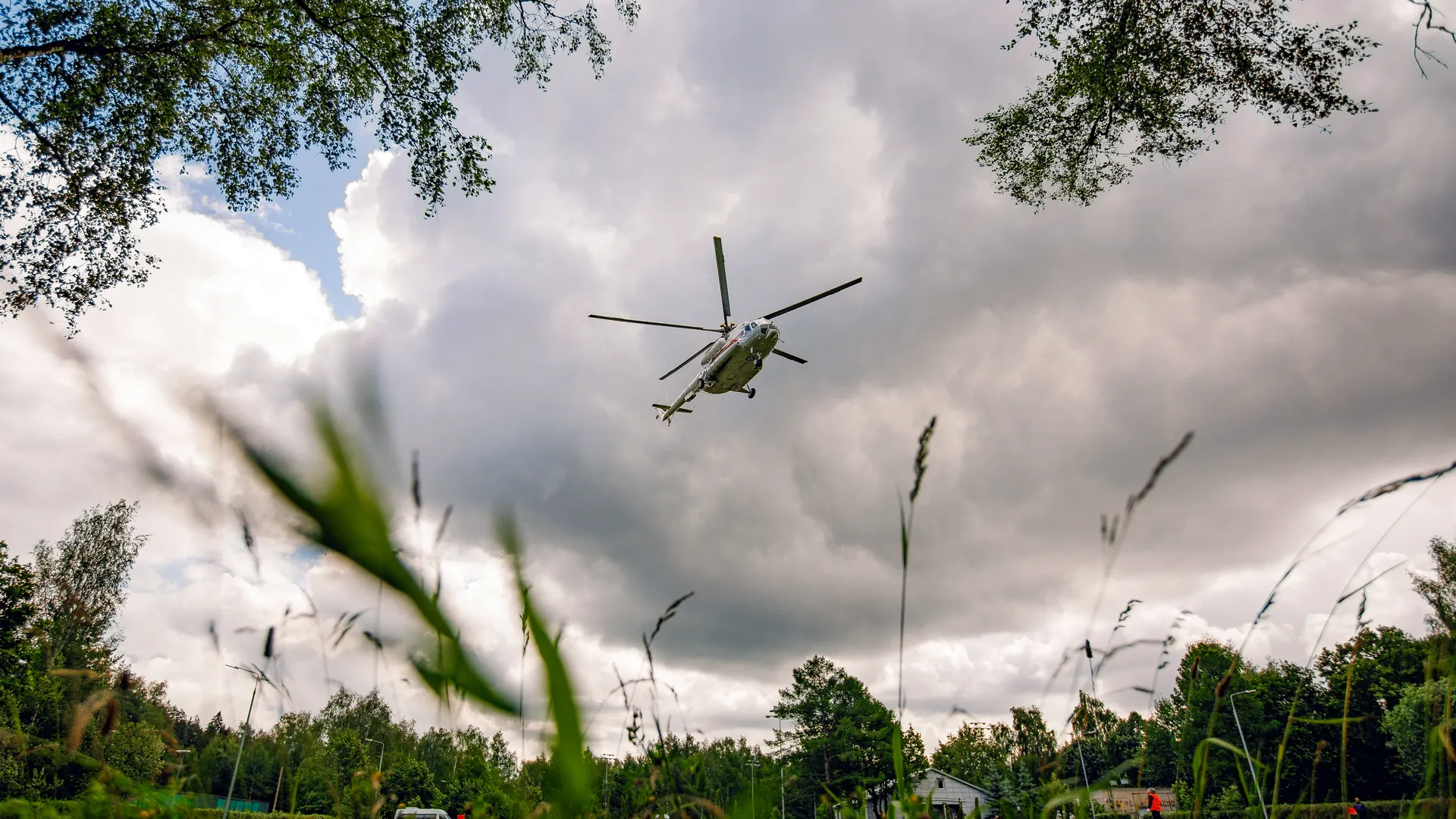 Церемония с турбинами: вертодром в Подмосковье превратился в свадебную площадку