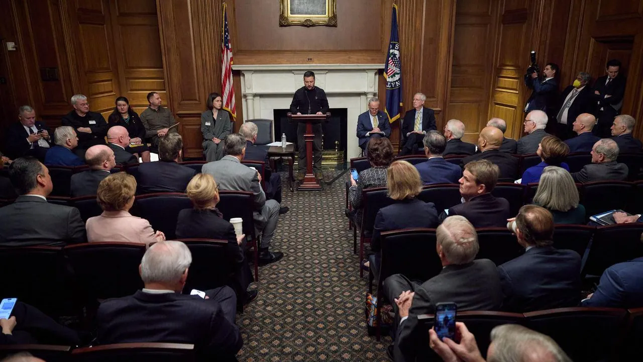 Сенатор Карасин заявил, что после потери легитимности Зеленский пошел вразнос