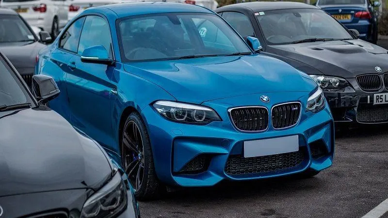 Дорожного попрошайку на BMW заметили в Электростали