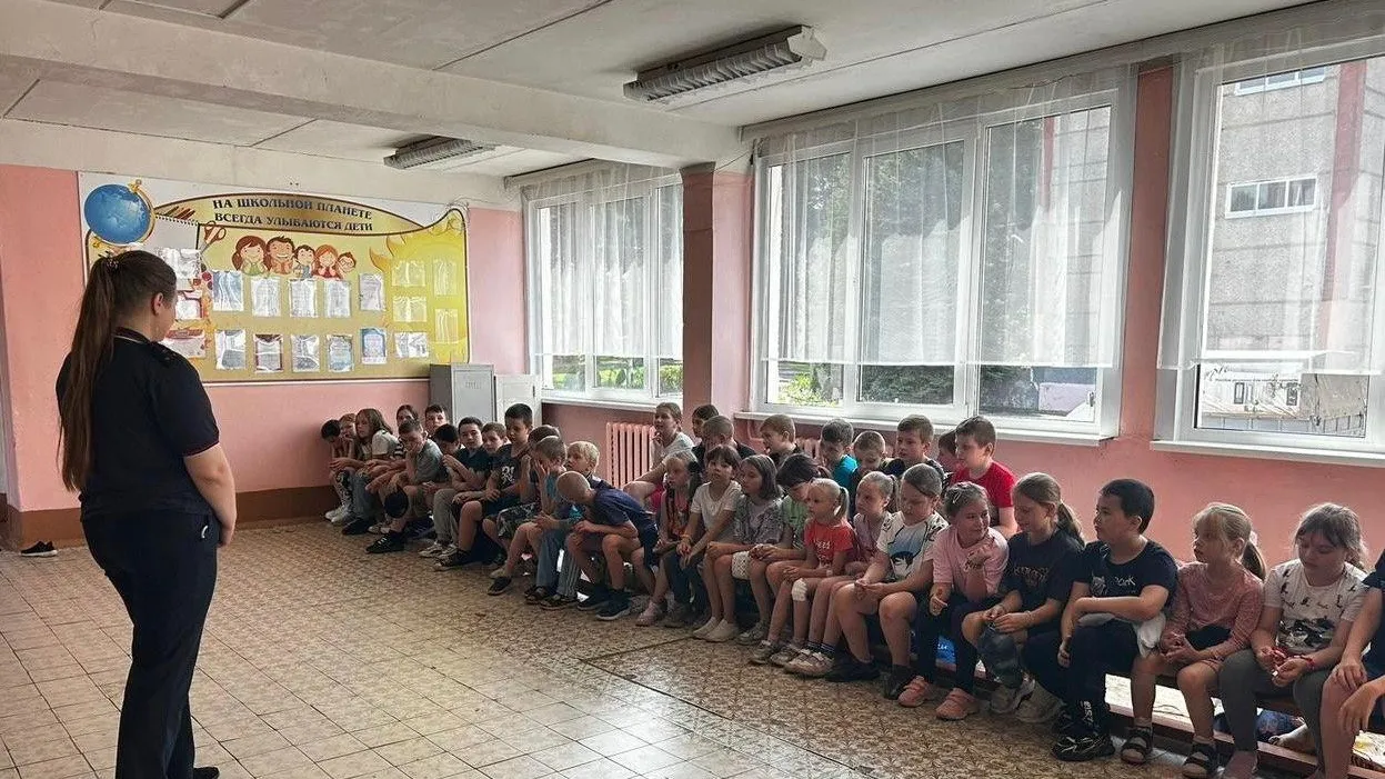 Полицейские провели профилактические беседы с юными воскресенцами