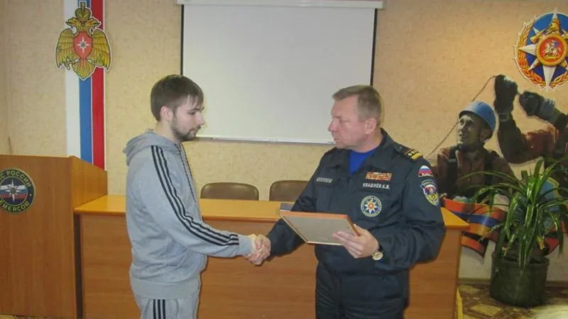 В Балашихе наградили настоящего спасителя двух тонувших подростков