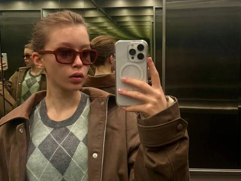 После такого обычно спиваются: как постоянный хейт скажется на жизни 16-летней Анны Пересильд