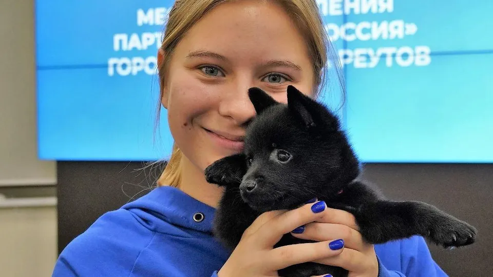 Софья Шинкарева с щенком Катюшей. Фото: администрация г.о. Реутов